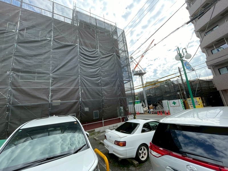 住宅アパートビル塗装工事　足場設置